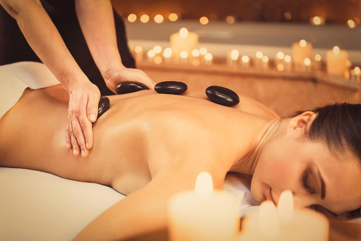 Hot Stone Massage in den Kursen am WIFI Oberösterreich lernen